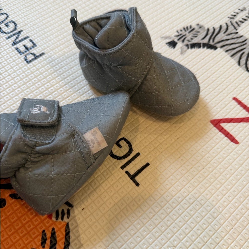 Green Quilted Baby Booties - Picture 3 of 3